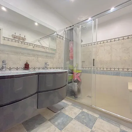 Lumineux Avec Box, Proche Plage,centre, Raphael Saint-Raphael (Var)